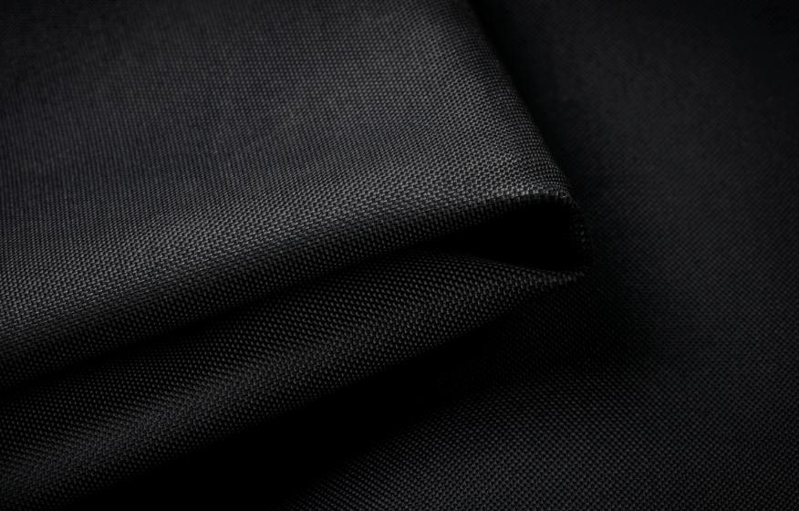 Schwarze OASE EuroFol EPDM Teichfolie – Detailansicht der flexiblen Folienoberfläche