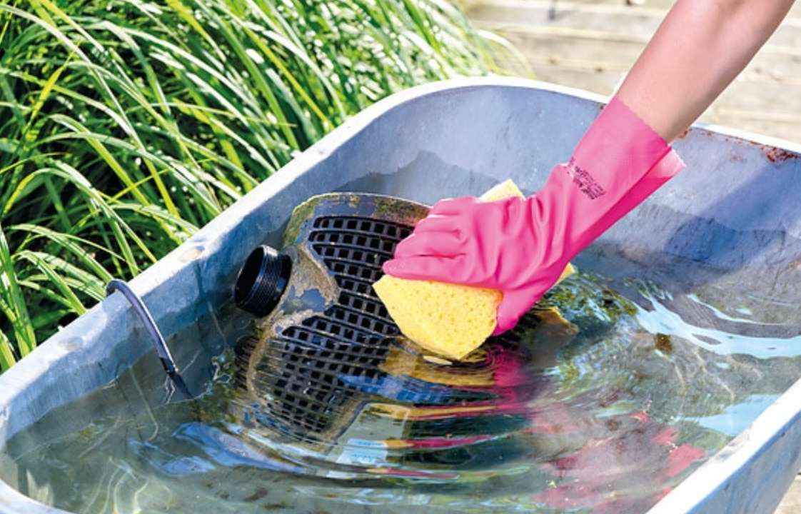 Oase AquaActiv PumpClean Teichpumpenreiniger zur schonenden Reinigung von Teichpumpen, Sieben und QuarzglÀsern