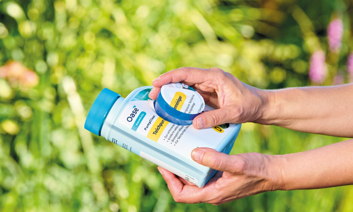 Oase AquaActiv PumpClean Teichpumpenreiniger zur schonenden Reinigung von Teichpumpen, Sieben und QuarzglÀsern