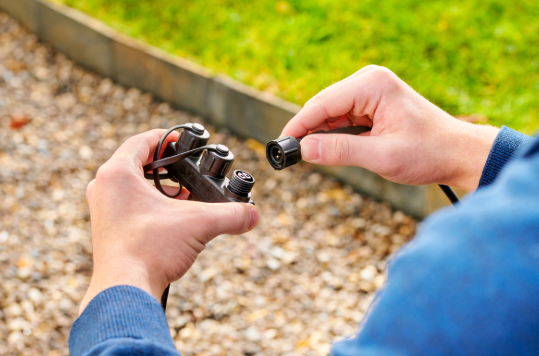 Installation des Oase LunAqua Connect Dreifach-Verteilers fĂŒr Garten- und Teichbeleuchtung