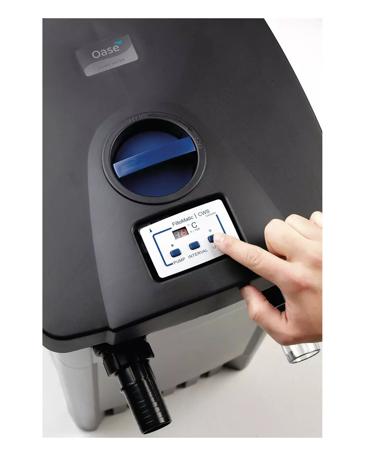 OASE FiltoMatic CWS: Bedienfeld mit Temperaturanzeige und Tasten für Pumpe, Intervall und UVC