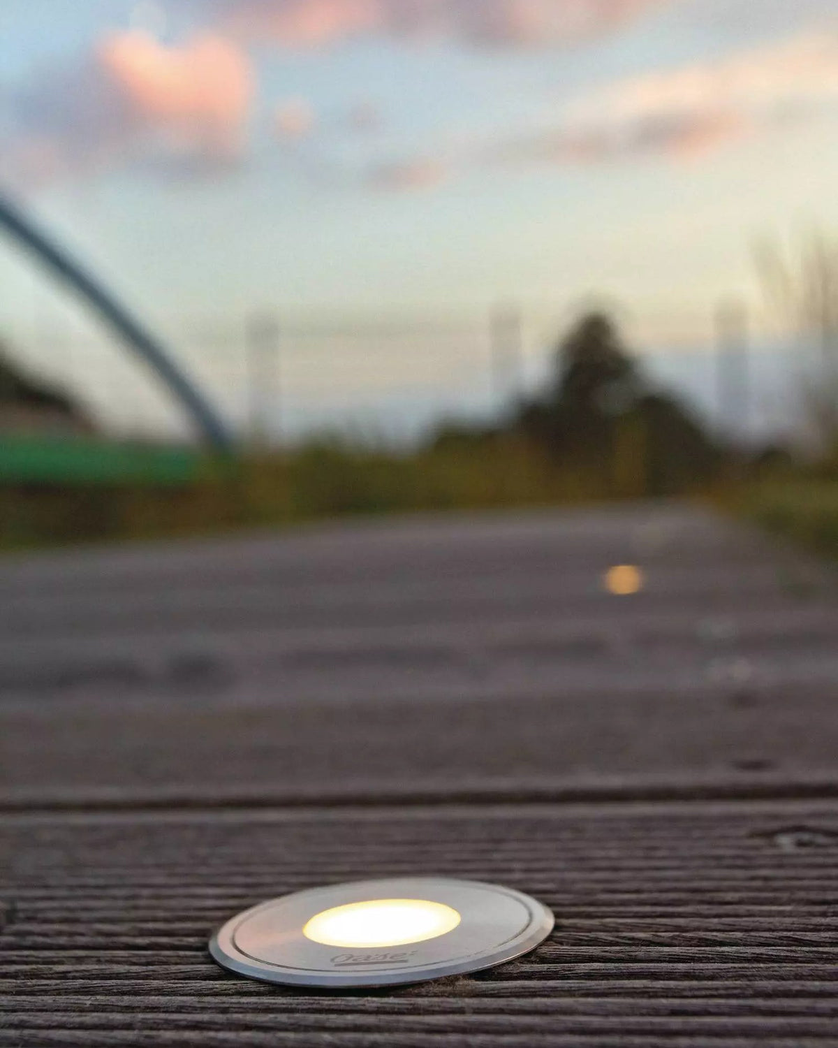 LunAqua Terra LED in einem Holzsteg am Abend