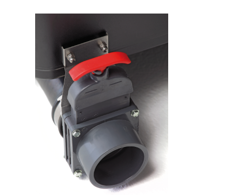 Zugschieber am OASE ProfiClear Premium Trommelfilter zum Absperren und Entleeren des Filtermoduls.