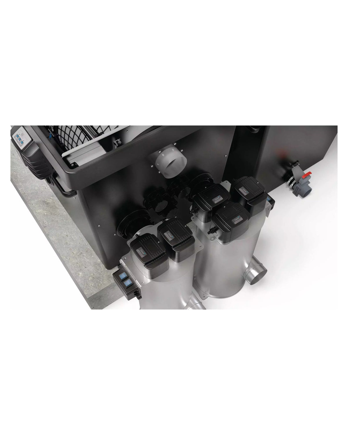 Zulaufseite des TF-XL gepumpt mit zwei angeschlossenen UVC-Klärern Bitron Premium (nicht im Lieferumfang)