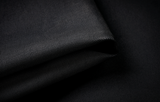 Schwarze OASE EuroFol EPDM Teichfolie – Detailansicht der flexiblen Folienoberfläche