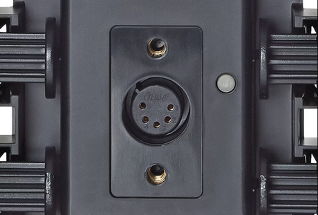 Oase InScenio FM-Master EGC mit Erdspieß im Garten