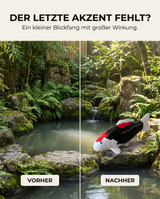 Beni Kumonryo Karpfen-Figur als dekorativer Akzent am Gartenteich zwischen Felsen, Moos und Pflanzen für besondere Garten- und Teichdeko