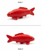Rote Benigoi Koi-Figur von beiden Seiten – handbemalte Fischfigur mit kräftiger roter Farbgebung und detailreicher Schuppenstruktur als dekorative Japan-Deko für Wohnbereich, Terrasse, Garten oder Teichbereich