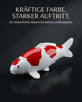 Doitsu Maruten Kohaku Koi-Figur in Rot-Weiß mit markanter Zeichnung – handbemalte Fischfigur und besondere Japan-Deko für Wohnbereich, Eingangsbereich, Terrasse, Garten oder Teichbereic
