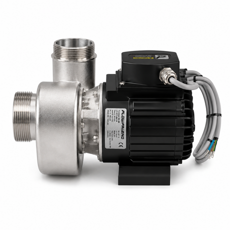 FlowFriend Pumpe Elektromotor Seitenansicht Edelstahl Volutengehäuse Gewindeanschluss Anschlusskabel Kreiselpumpe Pumpentechnik Wassertechnik Teichbau Aquakultur Industrie Energieeffizienz Typenschild Produktfoto Weißhintergrund