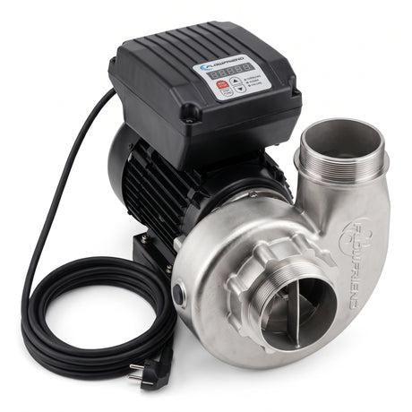 FlowFriend Standard HFP90 Teichpumpe in schräger Produktansicht mit Edelstahl-Pumpengehäuse, Motor, integrierter Steuerung und Anschlusskabel