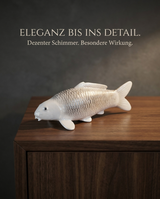 Detailreiche Gin Matsuba Fischfigur mit silbernem Schimmer als elegante Deko für Wohnbereich, Regal und Eingangsbereich