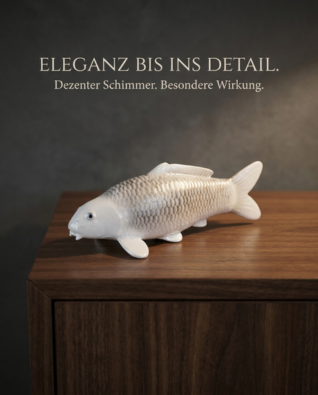 Detailreiche Gin Matsuba Fischfigur mit silbernem Schimmer als elegante Deko für Wohnbereich, Regal und Eingangsbereich