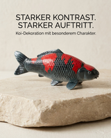 Goshiki Koi-Figur mit kontrastreicher rot-schwarzer Zeichnung als besondere Deko und dekorative Fischfigur