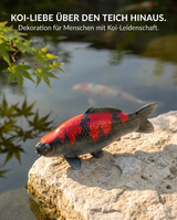 Dekorative Goshiki Koi-Figur im Teichbereich als besondere Garten Deko für Terrasse und Gartengestaltung
