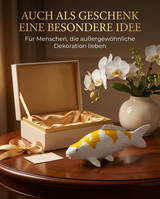 Handbemalte Hariwake Koi-Figur als besondere Geschenkidee für Liebhaber außergewöhnlicher Dekoration