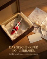Koi Karpfen-Figur in Geschenkverpackung als besondere Geschenkidee für Koi-Liebhaber, Japan-Fans und Freunde außergewöhnlicher Deko