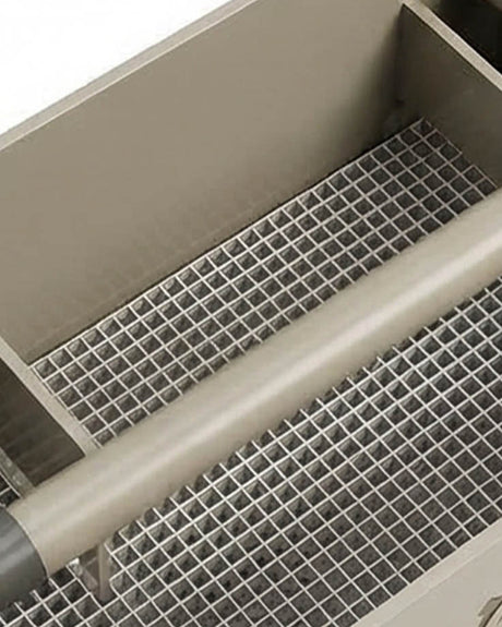 Filterstufen im LumareTec ClearFlow 100 Rieselfilter für Koiteiche mit Filtermaterial und Wasserverteilung