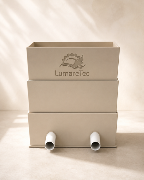 LumareTec ClearFlow 100 Rieselfilter für Koiteiche Seitenansicht mit Filterstufen und Rohranschlüssen
