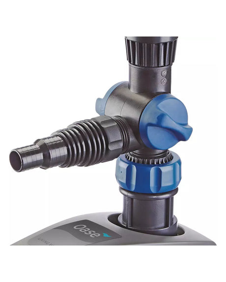 Zweiter, regulierbarer Ausgang des OASE Aquarius Fountain Set Eco für Schläuche von ¾″ bis 1½″