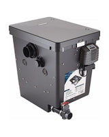 OASE ProfiClear Premium Compact-M gepumpt schräg von der Seite mit Steuereinheit