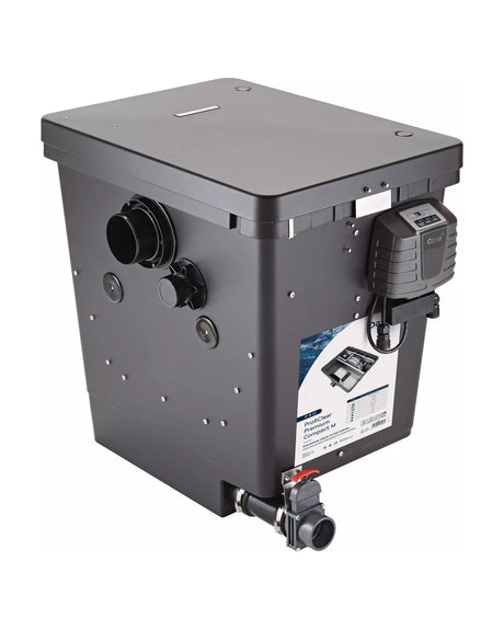 OASE ProfiClear Premium Compact-M gepumpt schräg von der Seite mit Steuereinheit