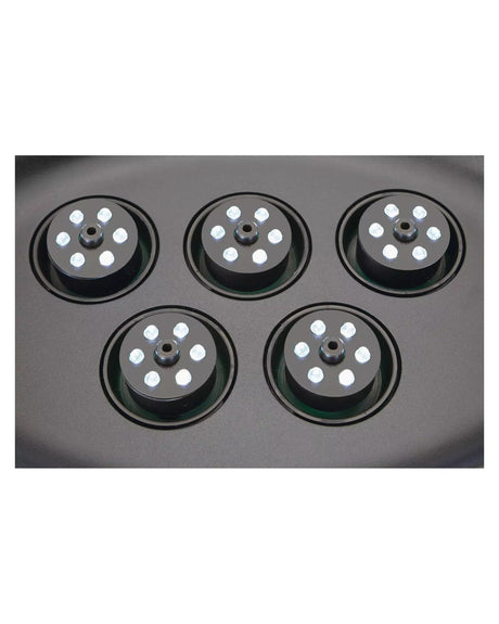 Fünf Düsen des OASE Water Starlet, jede mit einem Leuchtring aus sechs LEDs