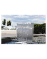 OASE Waterfall Kit 60 mit breitem Wasserschleier an einem Wasserbecken auf der Terrasse