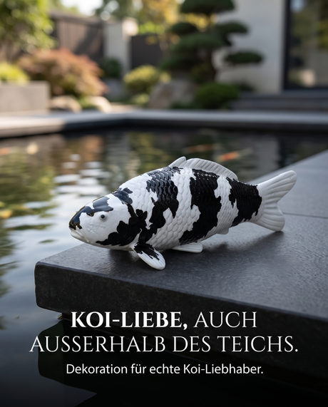 Handbemalte Shiro Utsuri Koi-Fischfigur in Schwarz und Weiß als dekorativer Blickfang am Koiteich