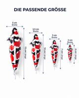 Größenvergleich handbemalter Showa Koi-Figuren in 15 cm, 10 cm, 7 cm und 4 cm mit den jeweiligen Breitenangaben