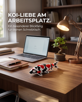 Handbemalte Showa Koi-Figur als dekorativer Blickfang für Schreibtisch und Arbeitsplatz – besondere Fischfigur für Wohnbereich, Büro oder Regal