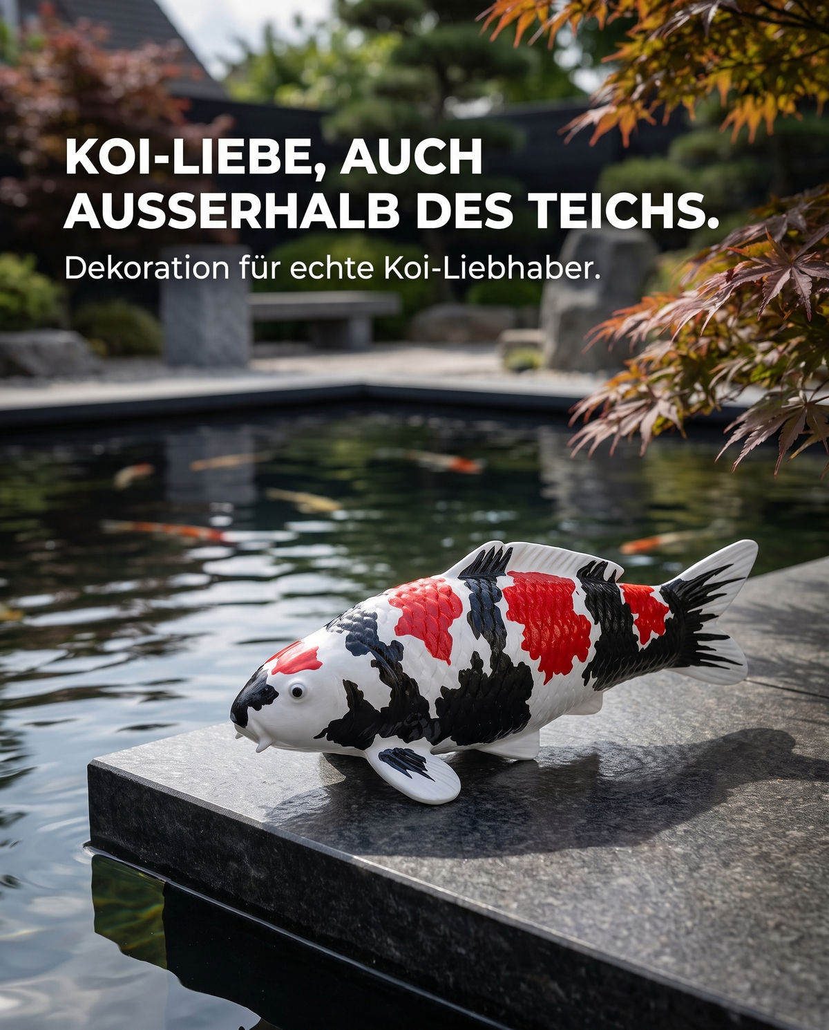 Handbemalte Showa Koi-Figur als besondere Japan-Deko für Koi-Liebhaber – dekorative Fischfigur für Garten, Terrasse und Teichbereich
